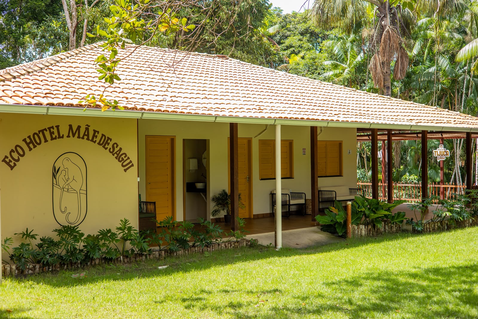 Fachada do Eco Hotel Mãe de Sagui